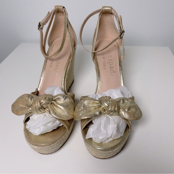 Kate Spade New York Metallic Gold Wedge Sandals with Bow – Size 11B - Picture 4 of 13
